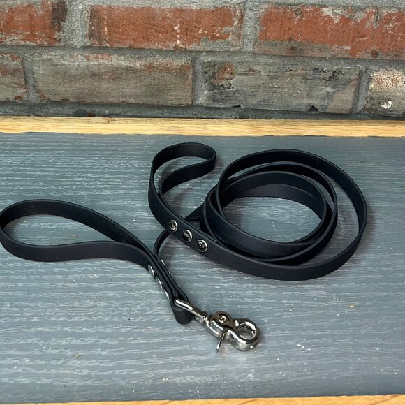 7' USA Made Biothane Standard Dog Leash w/Traffic Handle 5/8" width Trigger Snap - Picture 1 of 3